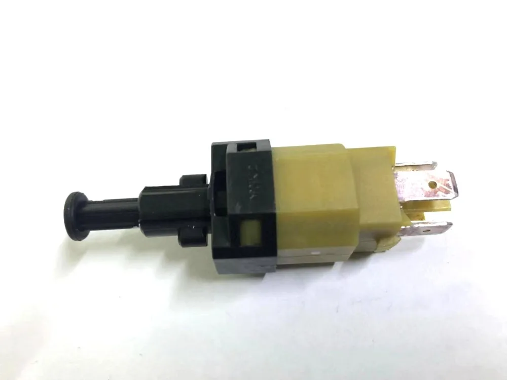 Interruptor de Freno para CHERY ARRIZO 3, 5, TIGGO, QQ E3/E5 x1 G5 A3/A5 – Evaluación Técnica y Uso Práctico del Modelo S18-3720030