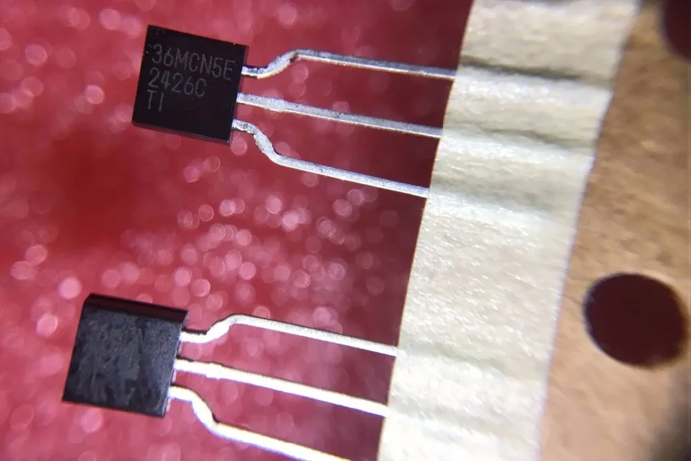 10 ~ 20 pçs/lote TLE2426CLPR TLE2426CLP 2426C TO-92 NOVO Original frete grátis