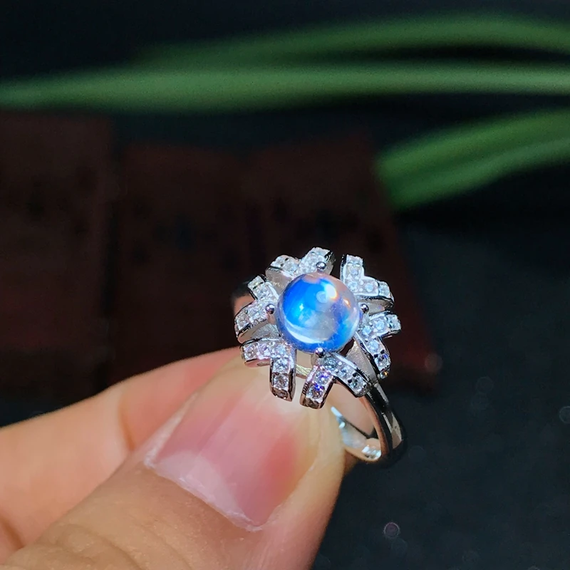 

925 Silver Natural Blue Moonstone lady ring glass quality is good