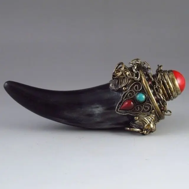 Elaborate Chinese Old Hand-carved Artificial Ox-Horn Snuff Bottle Inlaid with Copper statue and colorful beads