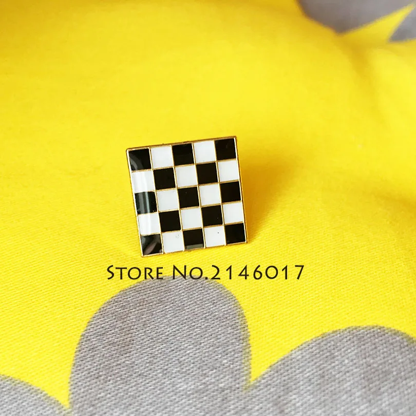 Masonic Black White Checkered Rug Floor Brooch Pistal Wrench Lapel Pin Freemason Mosaic Pavement Badge Wreath Double Pillars