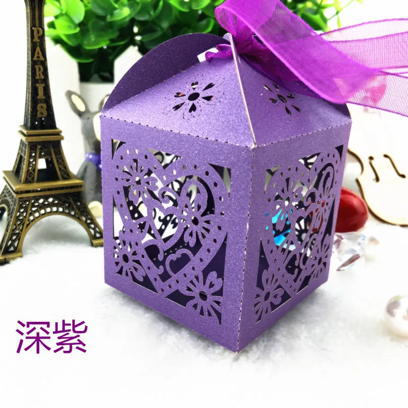100 шт./лот выдалбливают Любовь Сердце Лазерная резка бумажные коробки конфет фиолетовый бежевый белый розовый Подарочный пакет Свадебные детские Душ Вечерние