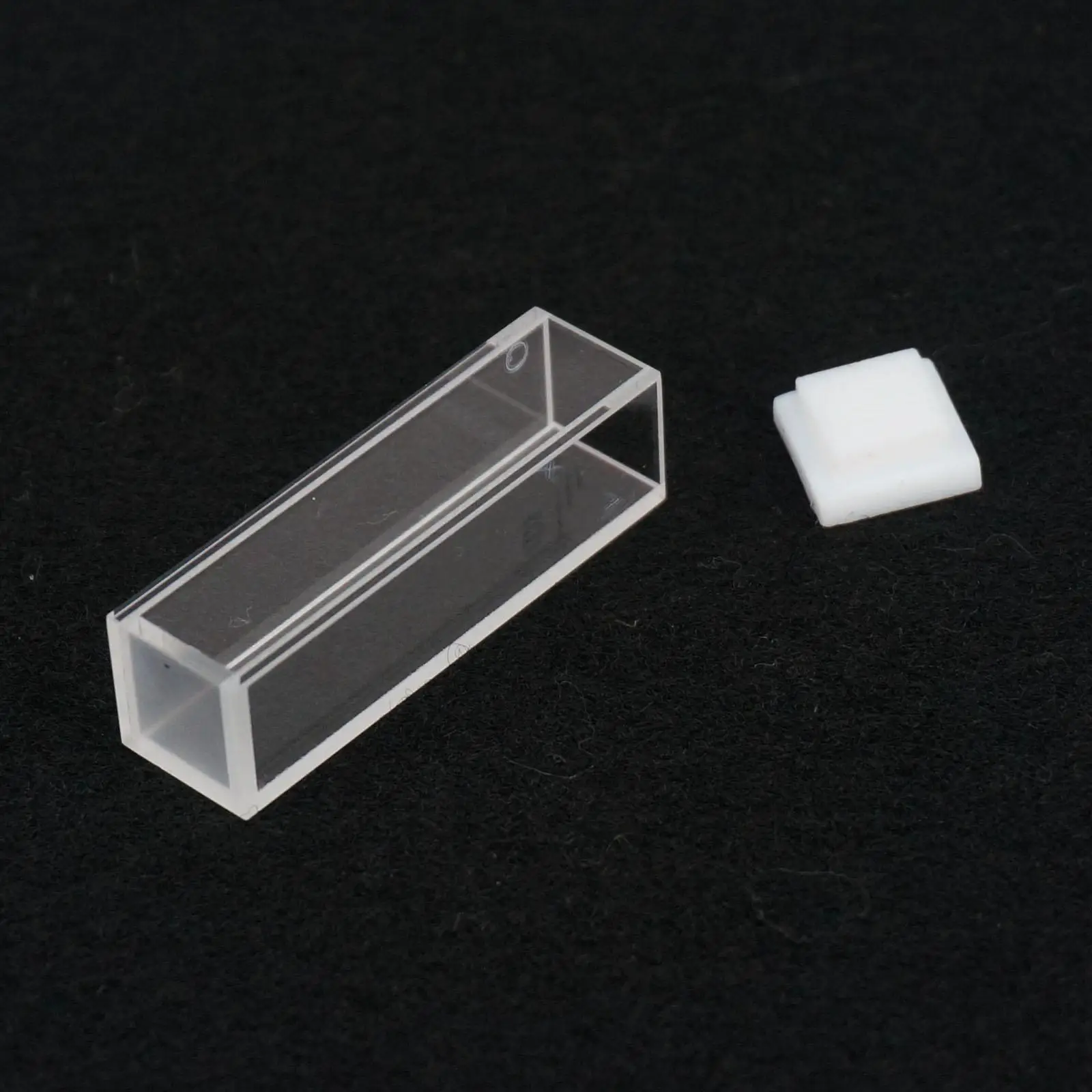 3.5ml 10mm Path JGS1 Quartz Cuvette Cell With Lid For Fluorescence Spectrometer