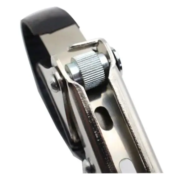 Striscia di acciaio a 8 fori Chiave universale regolabile per filtro griglia olio Strumenti di riparazione e smontaggio auto