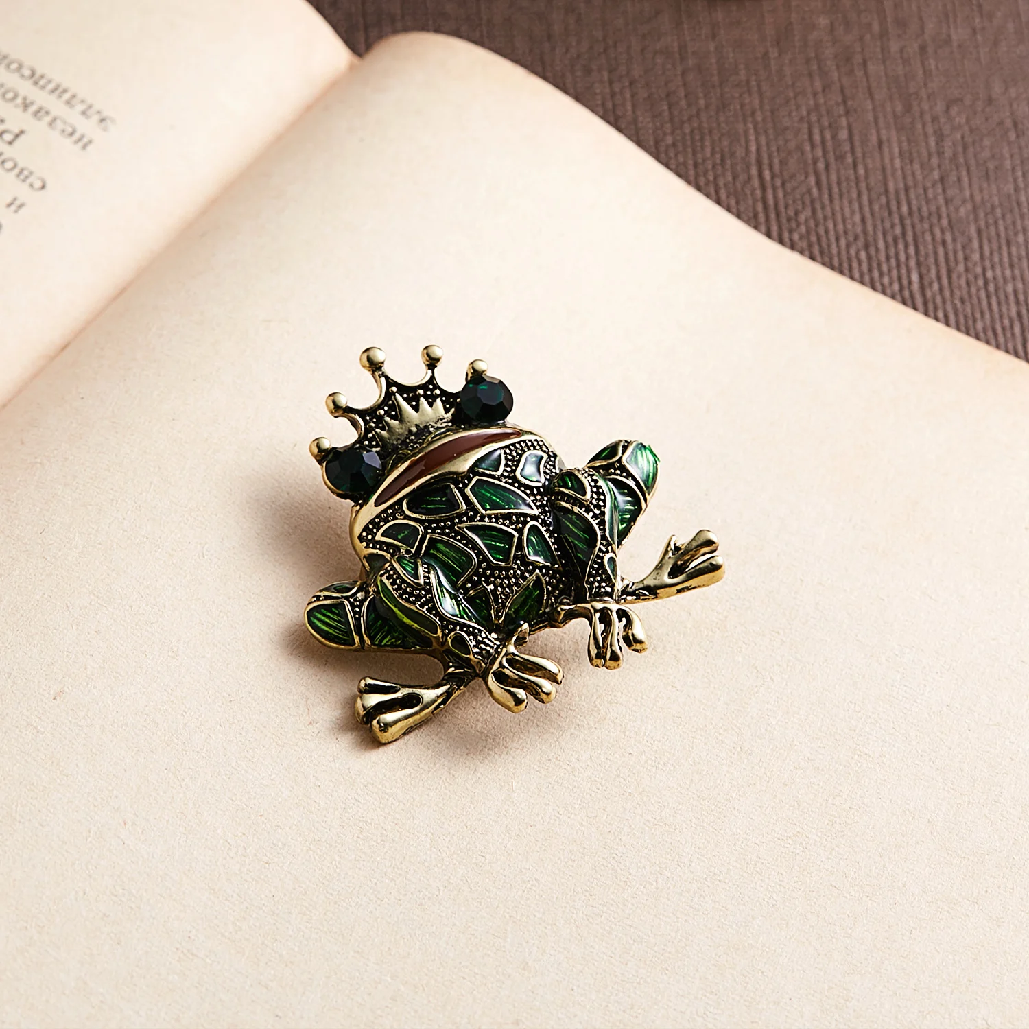 Rinhoo Crystal Frog Brooches for Women Green Color Animal Brooch Pin Luxury Vintage Jewelry Coat Accessories Bijouterie FrogKing