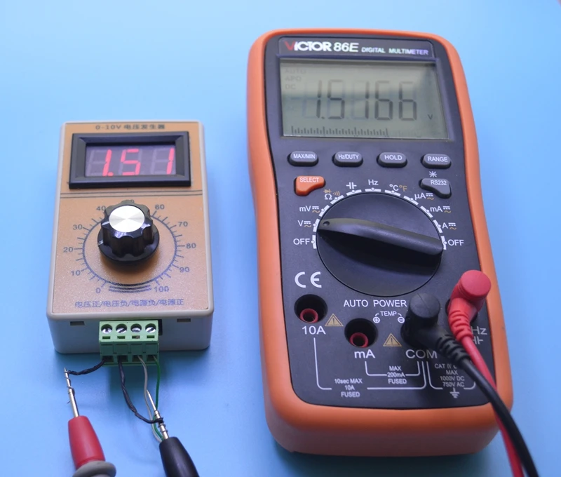 Generatore di segnale di tensione 0-10 V Alimentatore 15-28 V CC Display digitale Generatore di segnale Dispositivo di uscita del segnale 0-10 V CC