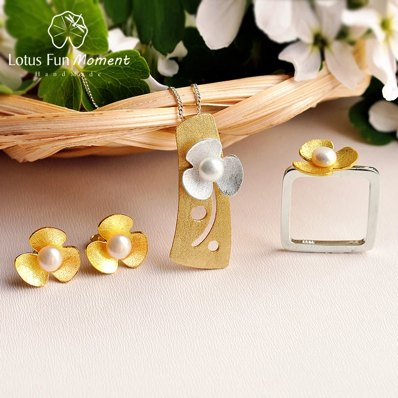 

Lotus Fun Moment Real 925 Sterling Silver Natural Pearl Handmade Fashion Jewelry Square Fresh Clover Flower Jewelry Set Bijoux