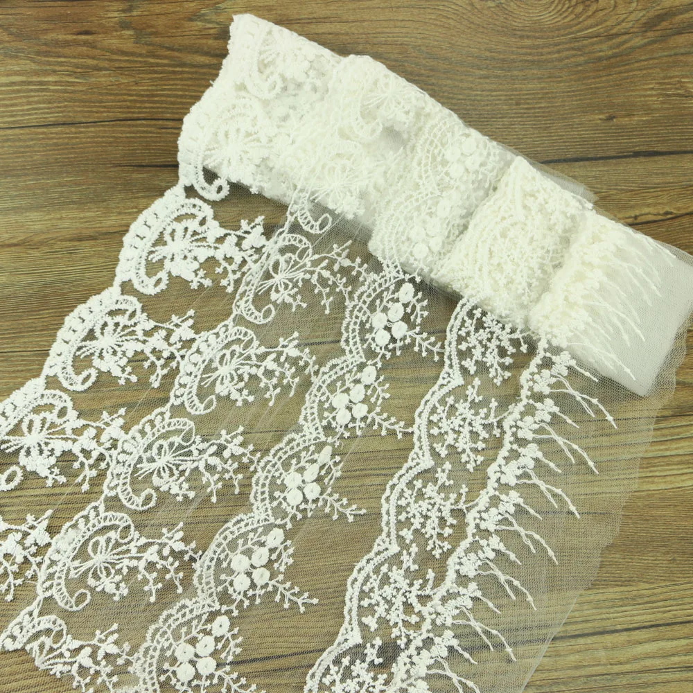 Randomly distribute 5 yards of high quality water-soluble lace lace fabric, all white pure cotton side fabric.