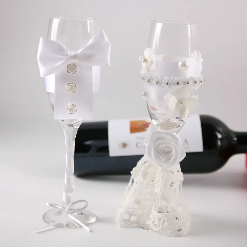 1 pair Wedding Twine Flutes Toasting  Glasses  Wedding Bride and Groom Glasses