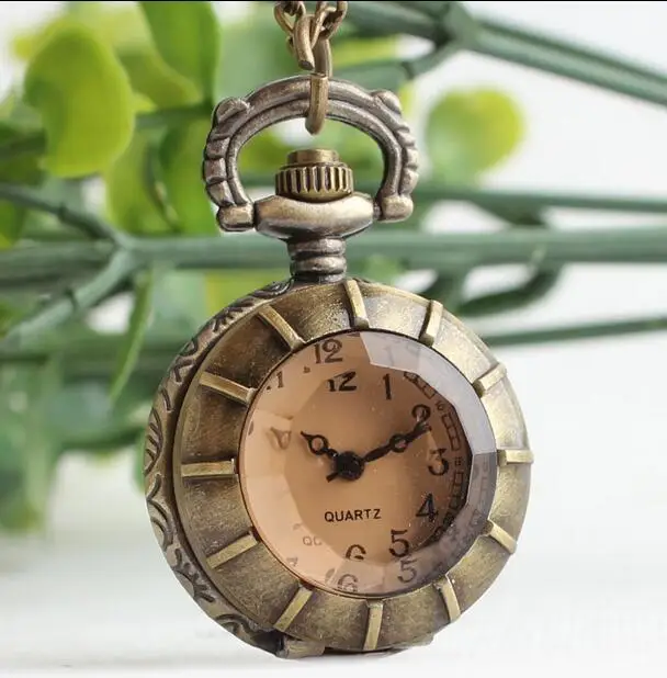 Vintage Bronze antiques Fashion quartz Dark brown glass Modern hours Necklace pocket watch