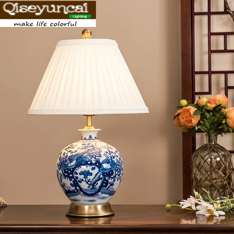 Qiseyuncai 2018 Chinese blue and white porcelain copper lamps study high-end luxury Jingdezhen ceramic decorative table lamp