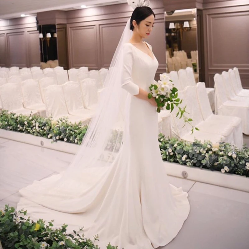 Simple V-neck Wedding Dress With Three Quarter Length Sleeves Mermaid Style Bridal Dress Chapel Train Elegant Robe De Mariee