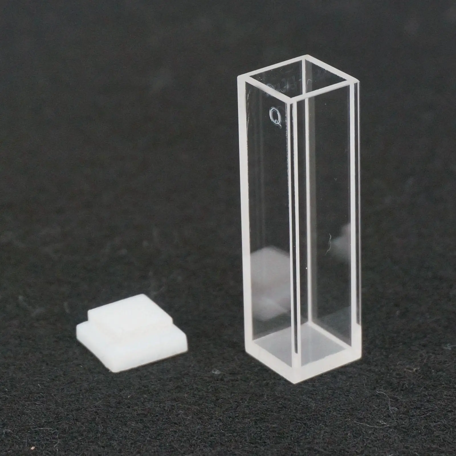 3.5ml 10mm Path JGS1 Quartz Cuvette Cell With Lid For Fluorescence Spectrometer