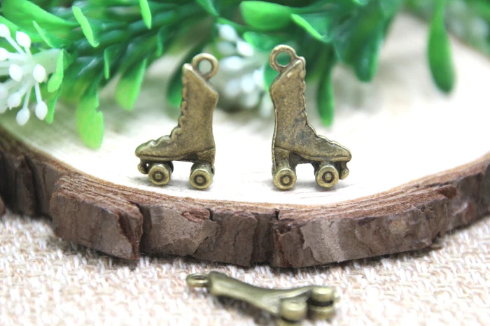 20pcs--Roller Skate Charms, Antique Tibetan bronze Tone Roller Skate charm pendant 21x12mm