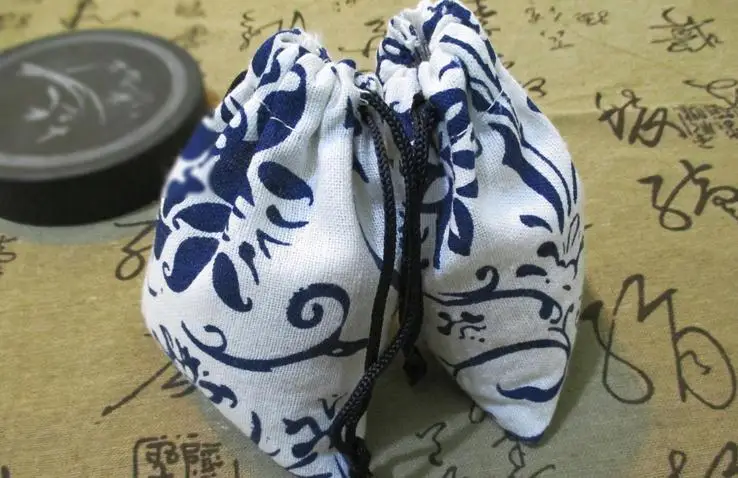 10pcs/lot 10cm*11cm Ethnic Chines Style Linen Cotton Blue Flower Gift Jewelry Bag Pouches Fabric Drawstring Cloth Bags