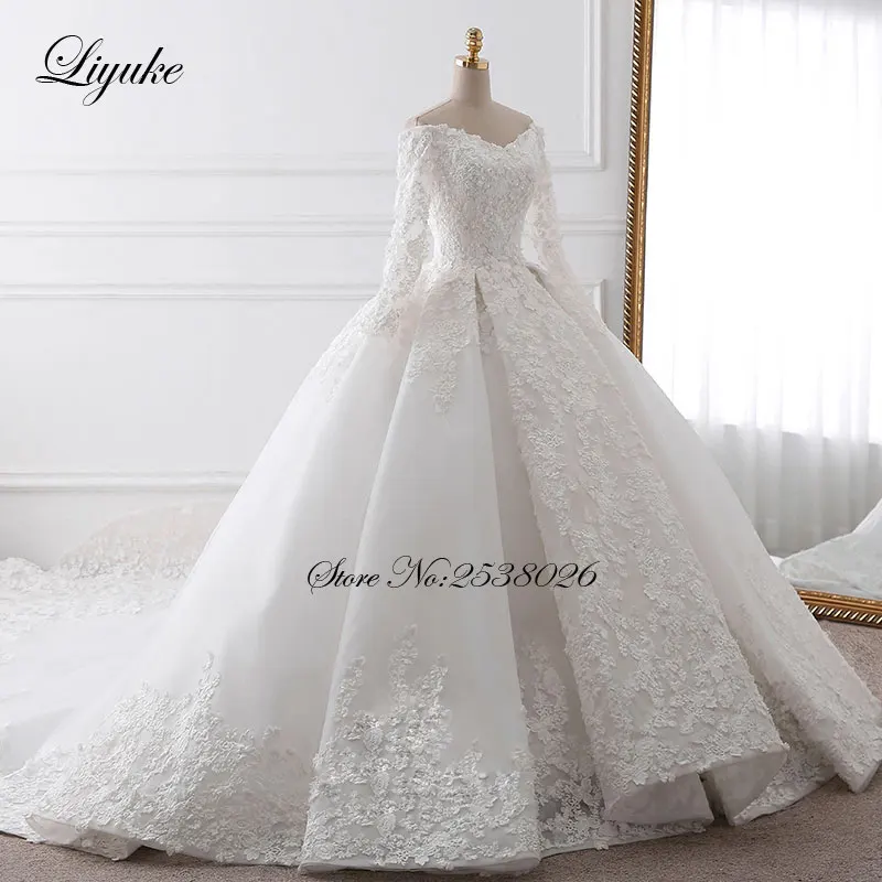 Liyuke Customize Appliques Tulle V-Neck Off The Shoulder Beading Embroidery Vintage Chapel Train Wedding Dress Vestido De Noiva