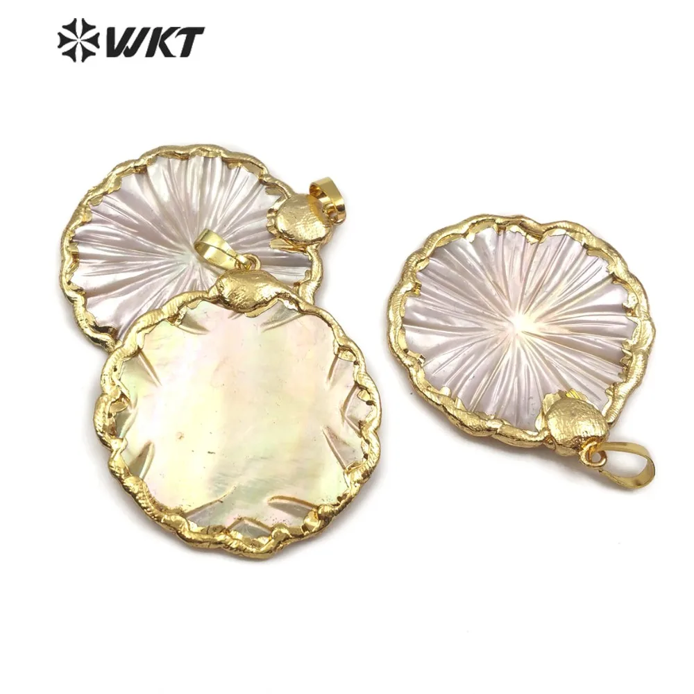 WT-JP097 White Shell Pendant Jewelry Carved Sea Shell With Gold Bezel Floral Shape Pendant For Shell Necklace Jewelry Boho Gift