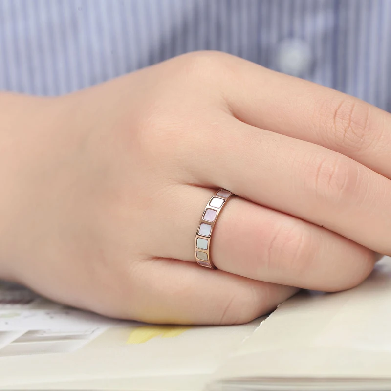 High Grade Product Beautiful And Charming Colored Shell Ring For Woman Titanium Steel Rose Gold Color Woman Gift Love Ring