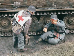 Unpainted Kit 1/35  SANITATER Medic and Wounded Soldier   figure Historical  Figure Resin  Kit
