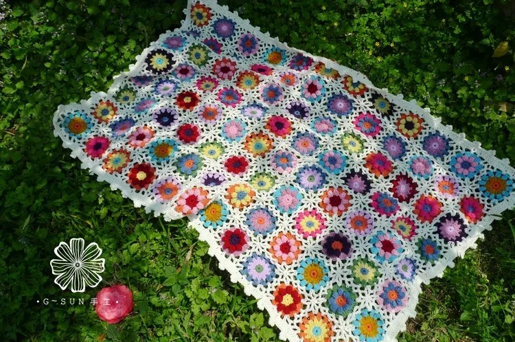 2017 new arrival fashion cotton crochet lace blankets with colorful flowers for home decoration and baby use towel