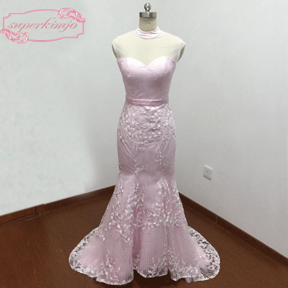 Vestidos cor-de-rosa de baile, gola alta, rendas, corte, cauda de sereia, trem, noite, árabe real