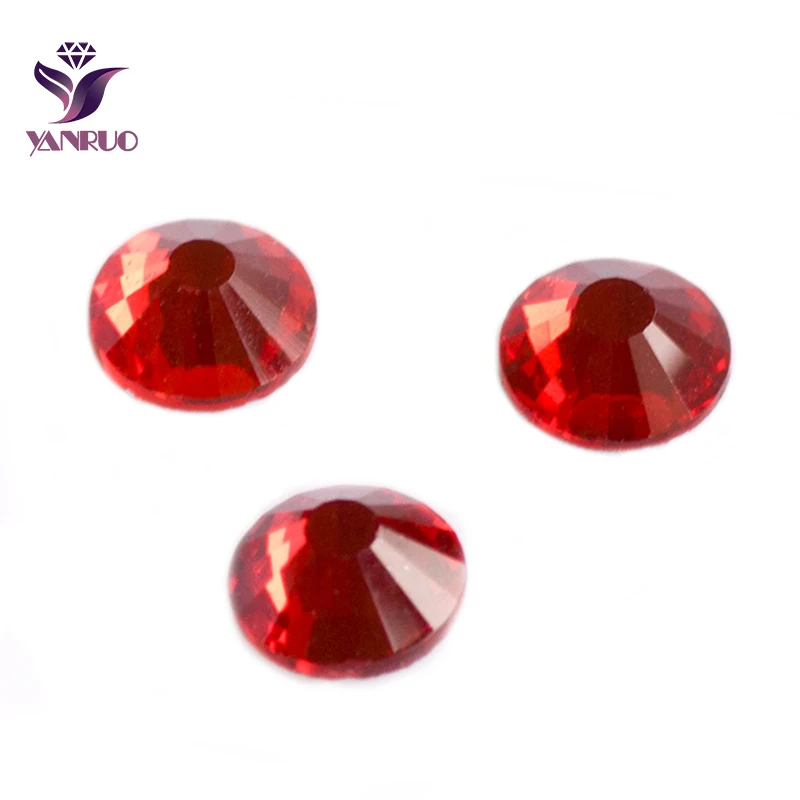 YANRUO 2058NoHF Light Siam Crystal Stones colla con Strass sulle borse per unghie Strass con retro piatto Strass in vetro rosso decorazione Mobile