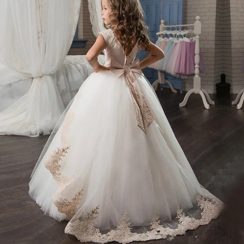 Elegant หมวก Seeves ลูกไม้ดอกไม้สายชุดเดรส Tulle Applique โบว์ Sash ความยาว Gilrs พรรคประกวดชุด