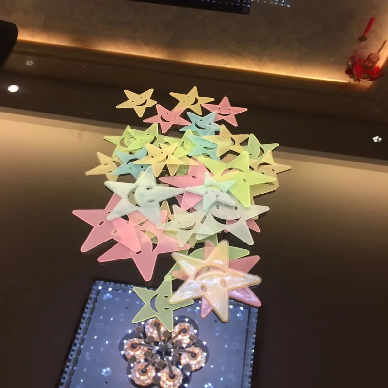 

SAILEROAD 36Pcs/Bag 6.5*6.5 CM Children's Bedroom Glow in The Dark Stars Toy Stickers Cute Cartoon Smile Star Luminous Sticker