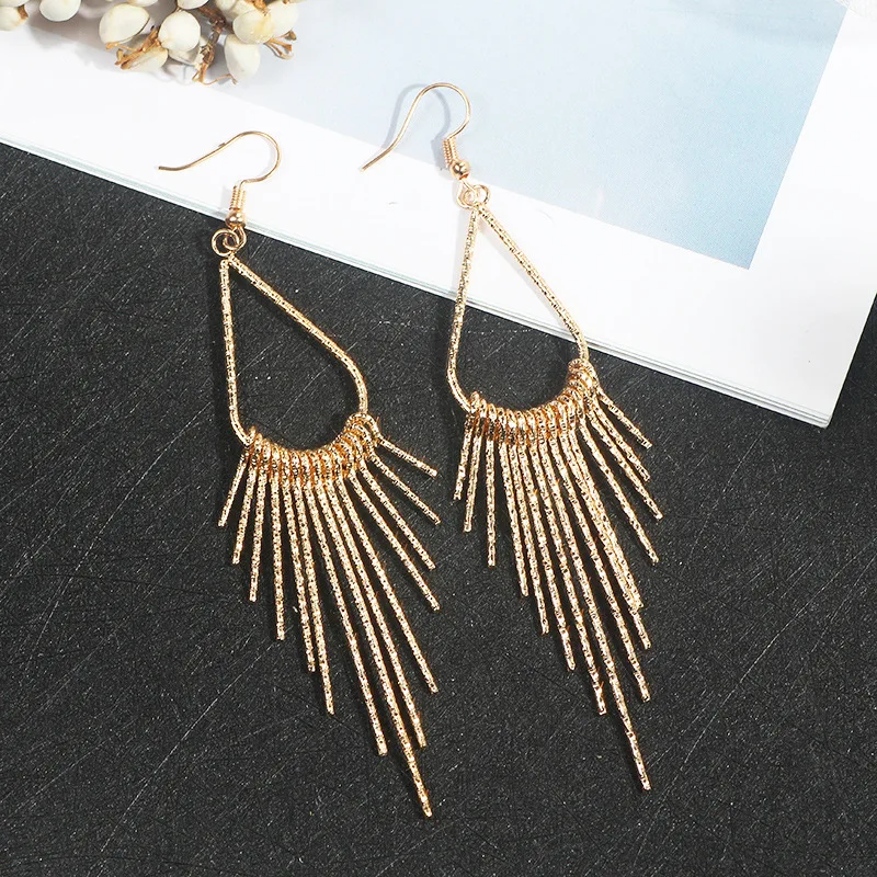 2019 Fashion Women's Fashion Gold / Silver Streamlined Tassel Long Earrings Bohemian Women's Dresses Pendante Femme Brincos