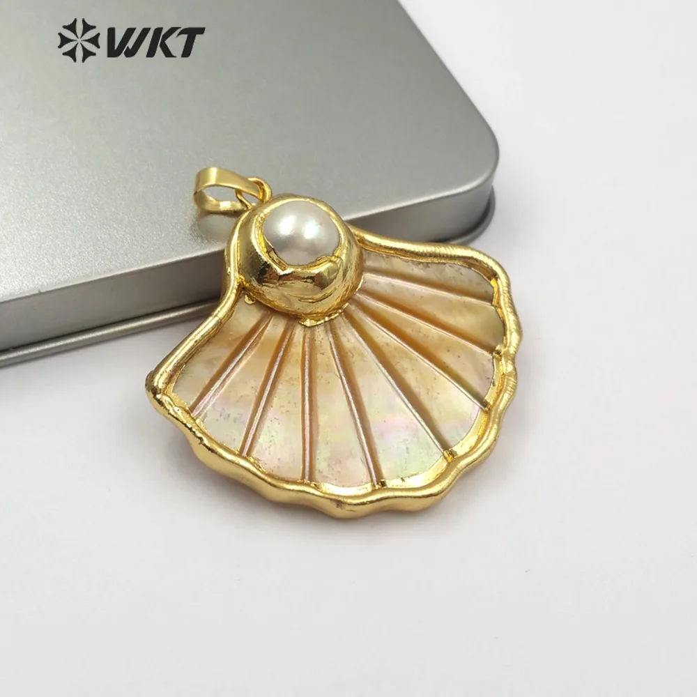 

WT-JP101 Dainty Carved Yellow Shell Pendant Natural Freshwater Pearl&Turquoises Pendant Charm Gold Bezel Sea Shell Jewelry