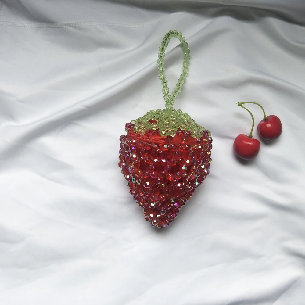 Unique Design Beaded Strawberry Bag Pure Handmade Wallets Strawberry Fruit Shape Bag Zipper Leisure Essential Portable Package