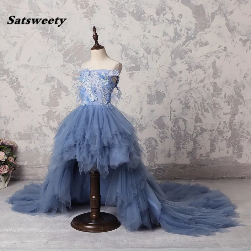 Dusty Blue High Low Long Feather Pageant Dresses For Girls Appliques Pearl Ruffles Flower Girl Dress Off Shoulder Comunion Dress