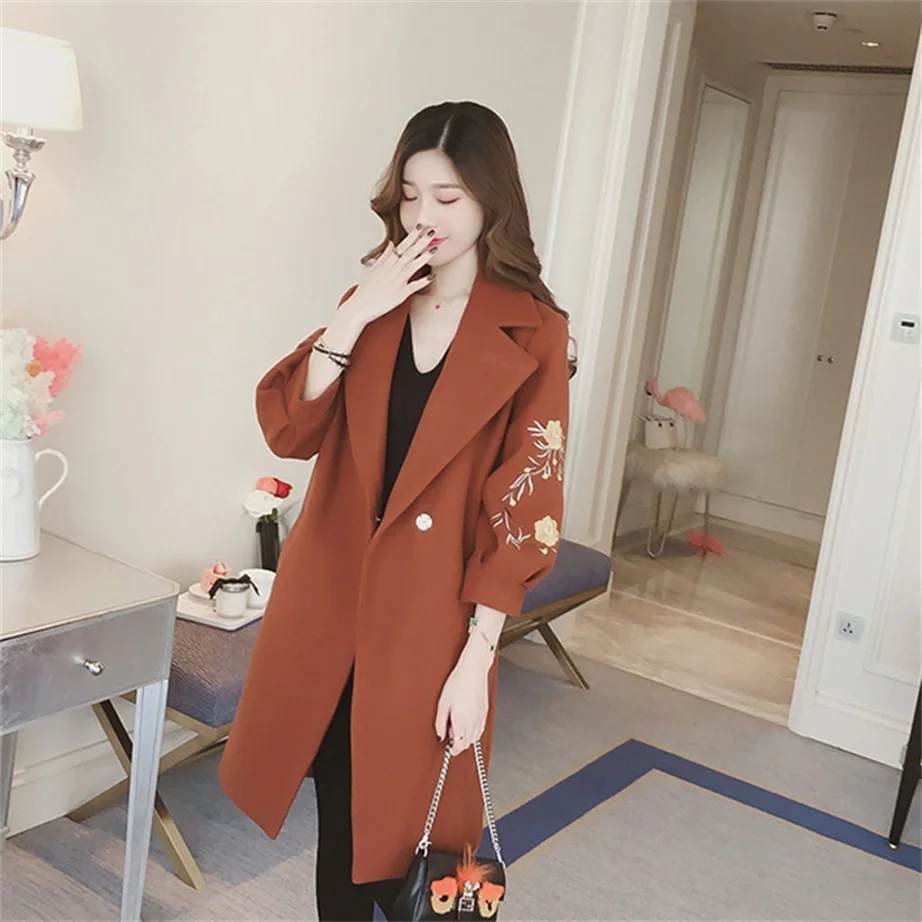 

Autumn and winter women's new woolen jacket Korean version of the lanterns sleeves long section embroidered suit