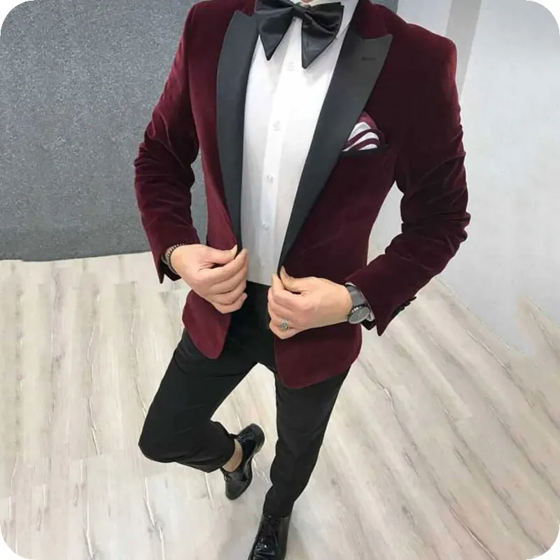 

Burgundy Velvet Prom Suits Smoking Jacket Men Wedding Suits Black Peaked Lapel Groom Tuxedos 2Piece Slim Fit Terno Masculino