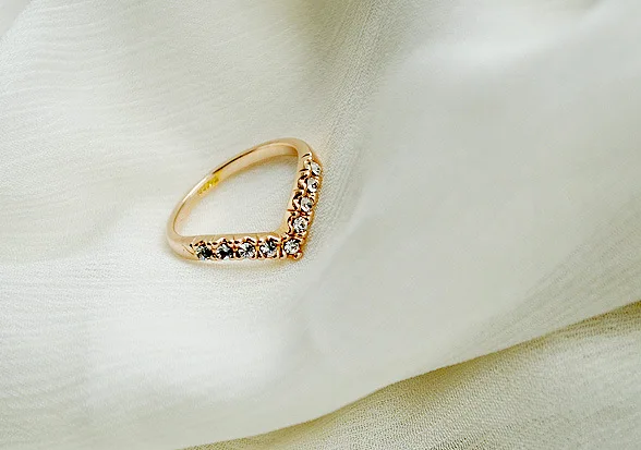 Exquisite V-shaped Unique Design Set Rhinestones Little Finger Ring Tail Ring Wedding Wedding Ring Valentine\'s Day Gift Female