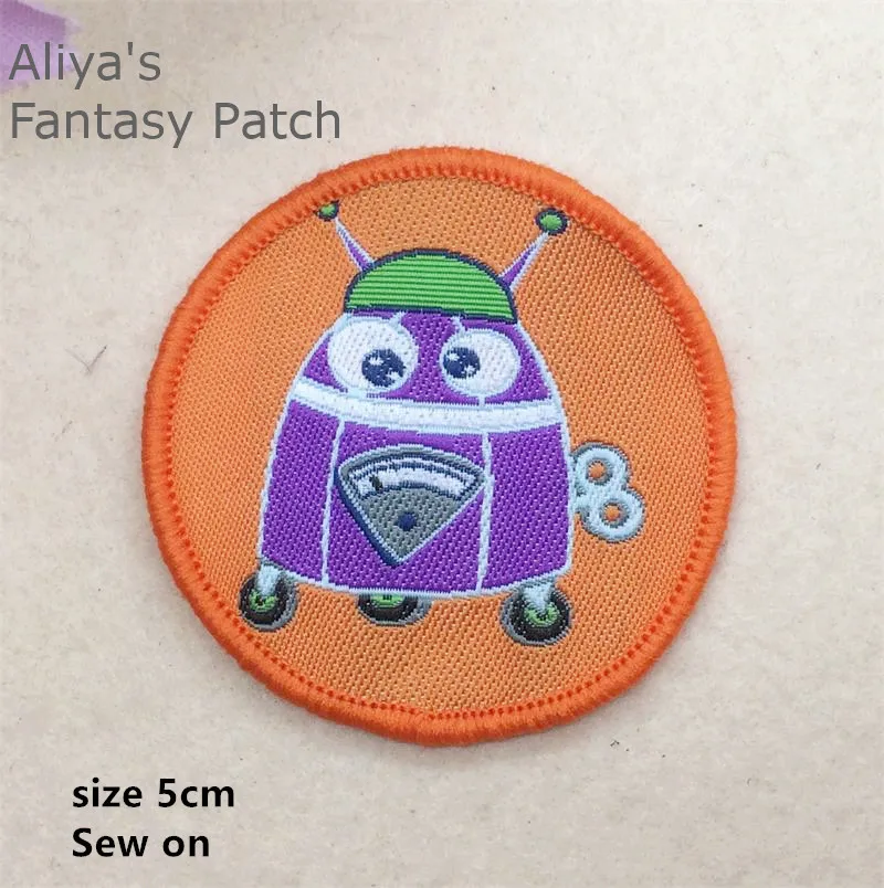 1 pcs Robot skull embroidered sew on patches cloth accessory popular clothing bag hat shoe phone decor Patches Appliques