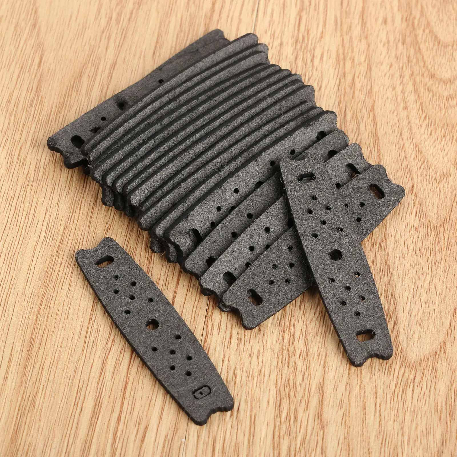 Hunting 20Pcs Microfiber Leather Slingshots Pouches Outdoor Sport Shooting Bow Sling Shots Catapults Replacements 60mmX15mmX12mm