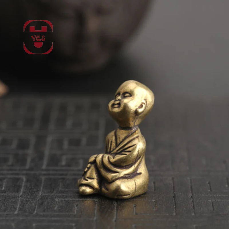 Mini Portable Retro Brass Little monk Buddha Zen Statue Pocket Sitting Hand Toy Home Office Desk Decorative Ornament Gift