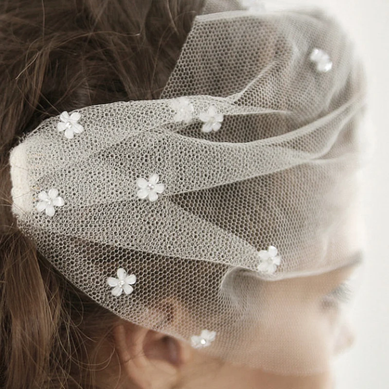 Romantic Applique Flower Wedding Veils Hair Soft Blusher Brides Veil for Woman Bridal Tulle Veil in High Quality