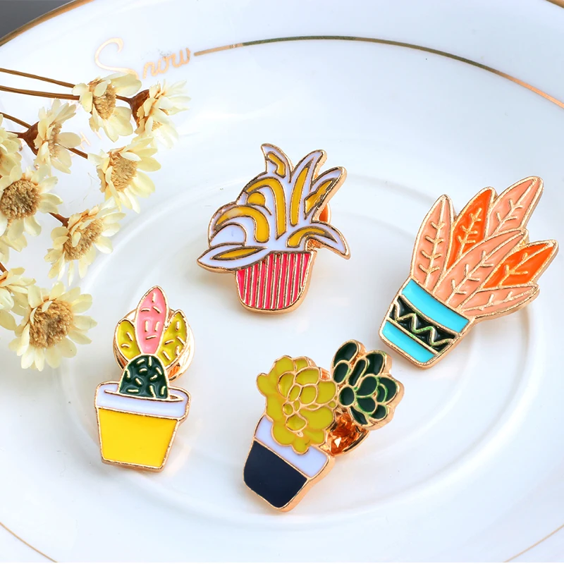 Green Fresh Brooches Cactus Potted Pins Enamel Badge Plants Metal Pin For Female Friends Shirt Lapel Pin High quality Jewelry