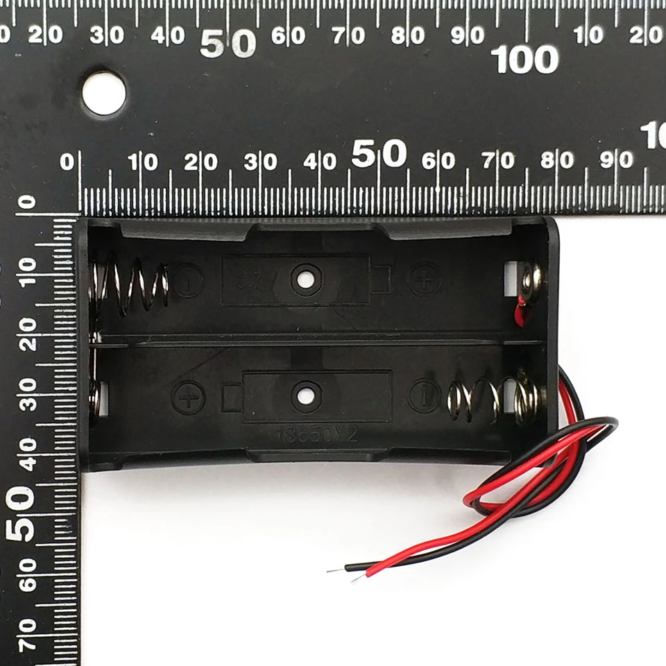 Nowy czarny plastikowy pojemnik do przechowywania na baterię 18650 z 6-calowymi przewodami 2x18650