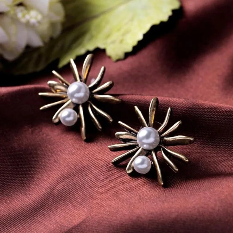 2018 New Design Retro Flower Women Nightclub stud Earrings Royal Style Ladies Simulated Pearl Jewelry Statement Wholesale