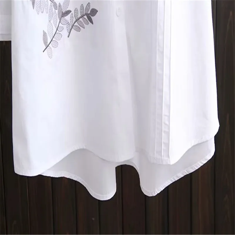 Magliette E Camicette di Grandi Dimensioni delle donne Blusas Camicetta Bianca A Maniche Lunghe New Spring Sottile Allentato del Cotone di Stile Coreano Ricamato Lungo Camicette XL 4XL