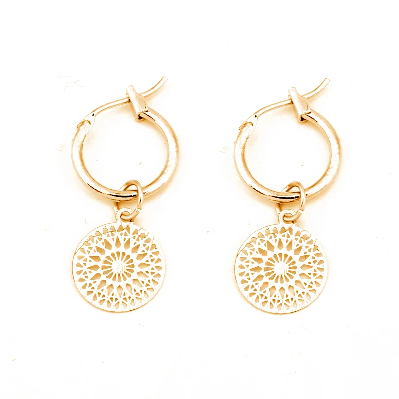 1Pair Classical Hollow Carving Pattern Round Hoop Earrings Women Chic Gold Metal Color Circle Pendant Earring Jewelry E353-3