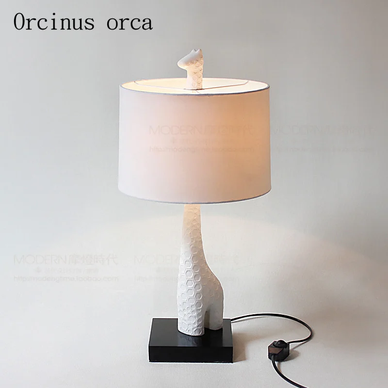 Korean dream Lace desk lamp Princess room girls bedroom bedside lamp European warm sweet cloth desk lamp free shipping