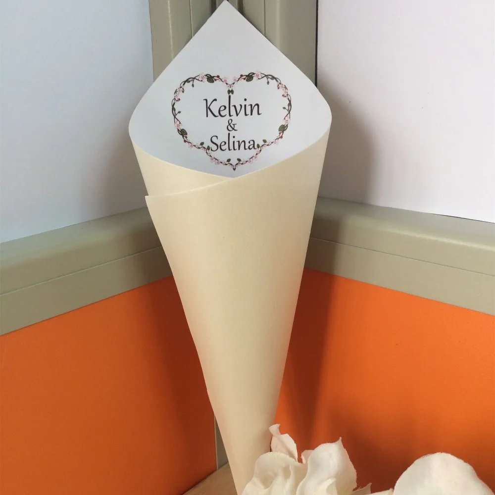 

25 свадебных жемчужных конфетти цвета слоновой кости на заказ, конусная бумага, персонализированный текст с розовым цветочным веном, декор для детского душа, декор для вечеринки