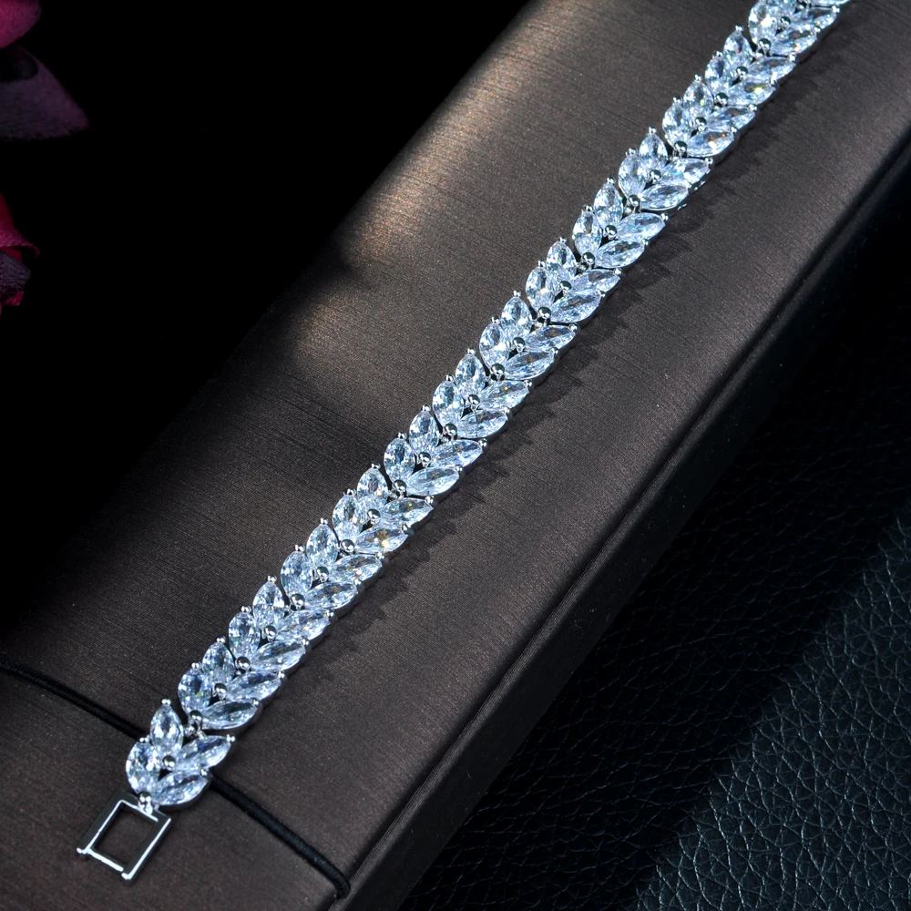HIBRIDE JEWELRY العلامة التجارية الجديدة تصميم AAA مكعب الزركون الزفاف أساور اللون الأبيض الفاخرة النساء المجوهرات ، B-004