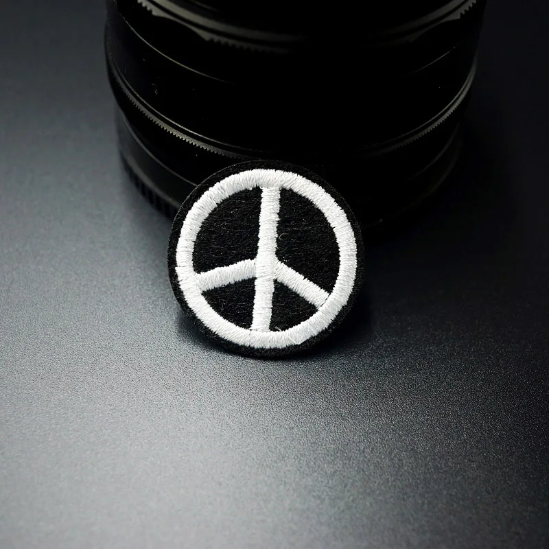 Peace Sign (Size:2.9x2.9cm) Cloth Badges Mend Decorate Patch Jeans Bag Hat Clothes Apparel Sewing Decoration Applique Patches