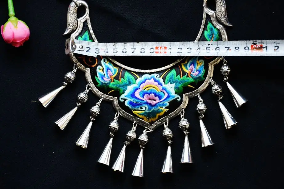 Collier ethnique YunNan en argent Miao | Collier avec broderie, Vintage, magnifique, style ethnique Miao, Unique, scène spectacle