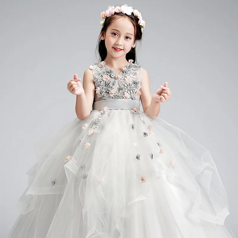 Lovely Gray Flower Girl Dresses 2019 O-Neck Ball Gown Appliques Long Little Pageant Gowns Girls First Communion Gowns Cheap